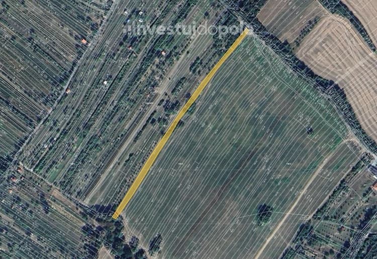 Prodej podílu 21/64 pole 1 111 m², Strážnice