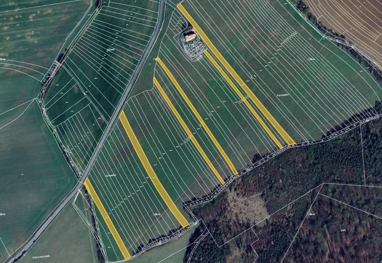 Prodej pole 20 175 m², Roštín
